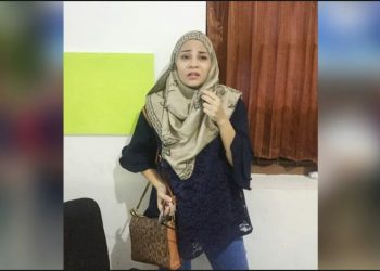 Selangkangan Wanita Cantik ini Terlihat Mencurigakan. Ketika diperiksa isinya mengejutkan...