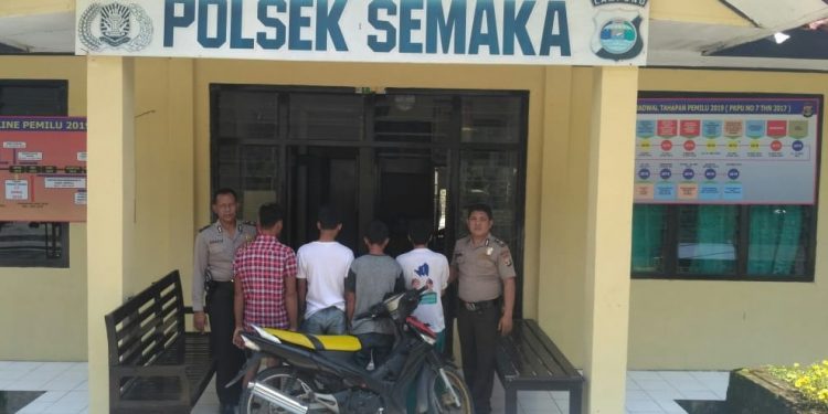 Polisi Tangkap Pencuri 2 Sepeda Motor dan Penadahnya Polisi Tangkap Pencuri 2 Sepeda Motor dan Penadahnya