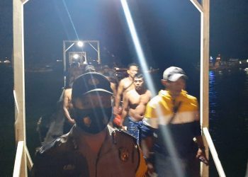Kapal Nelayan Tenggelam di Perairan Teluk Semaka, Ini Daftar 23 ABKnya ...