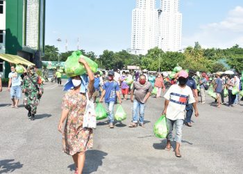 Penarik Becak dan Pemulung Dapat Sembako dari Pangdam I/BB Mayjen TNI MS Fadhilah