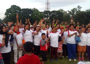 Serunya Senam Djoss Ibu-ibu Sehat di Lapangan Bola Serbelawan