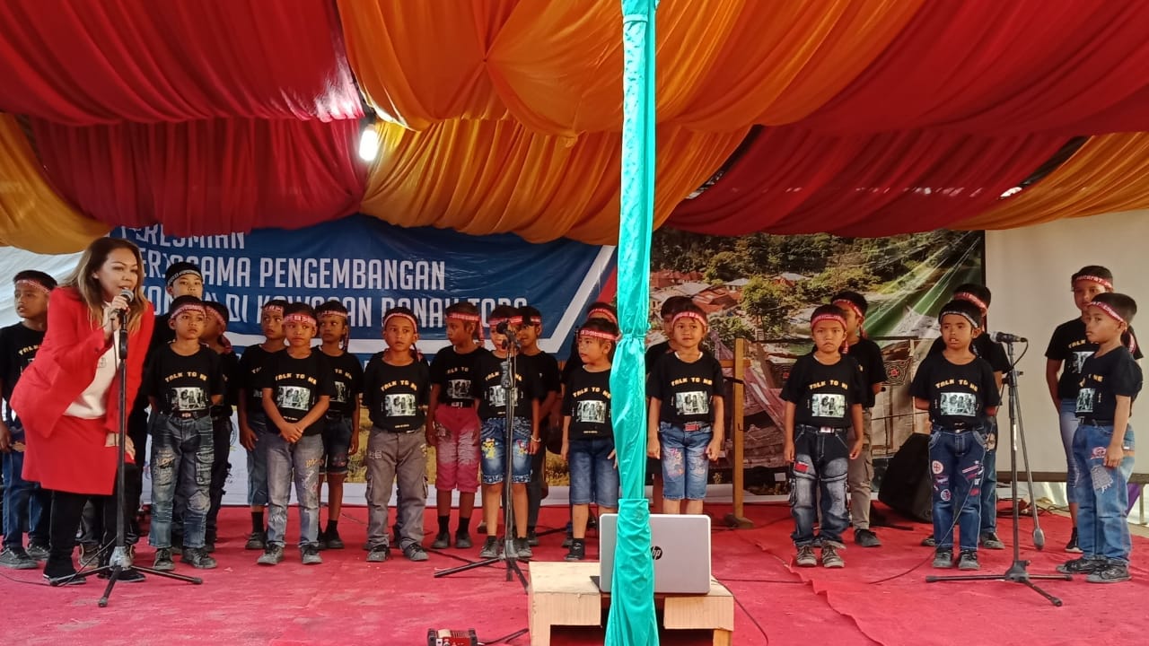 Senyum Anak Danau Toba di Sigapiton, Generasi Indonesia Masa Depan