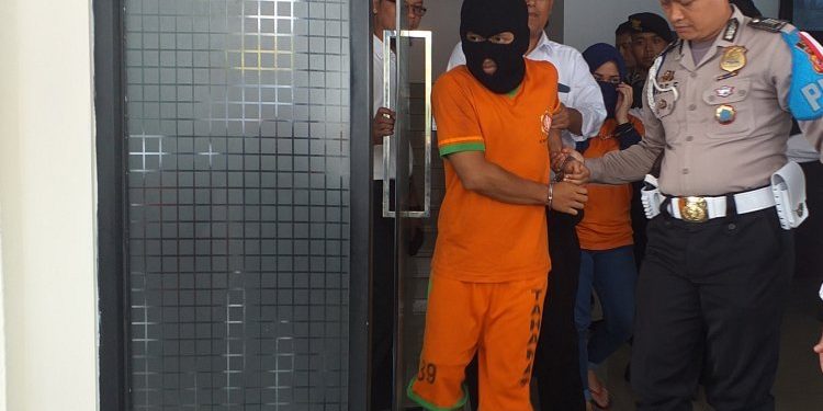 Cinta Segitiga Berujung Maut, Driver Taksi Online dan Cewek Karaoke Terlibat Pembunuhan