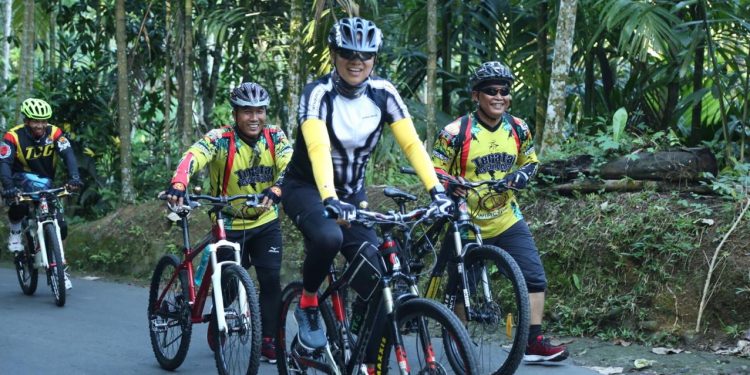 Sepeda Santai Mileneal Road Safety Festival Dibuka Kapolda Sepeda Santai Mileneal Road Safety Festival Dibuka Kapolda