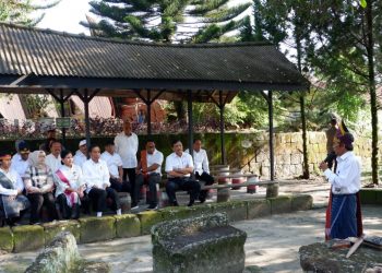 Jokowi Terbelalak, Iriana Ngeri Dengar Kisah Suku Batak Kanibal