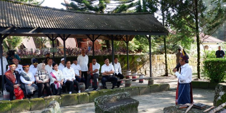 Jokowi Terbelalak, Iriana Ngeri Dengar Kisah Suku Batak Kanibal
