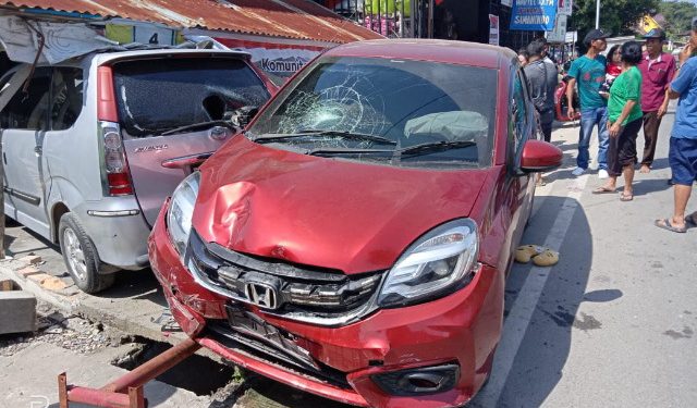 Mobil Warga Aceh Tabrak Dimson Sidauruk di Samosir hingga Terseret 4 Meter