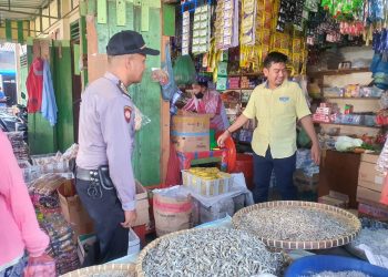 Pantau Ketersedian Sembako, Polsek Pantai Cermin Cek Pasar Tradisional