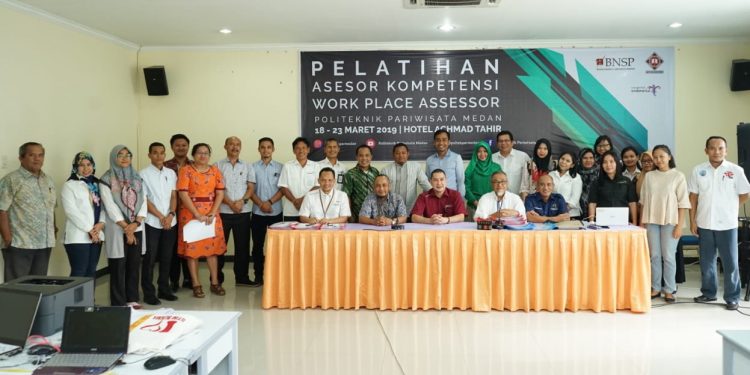 Sertifikasi Bukti Profesionalisme Mahasiswa Pariwisata Sertifikasi Bukti Profesionalisme Mahasiswa Pariwisata
