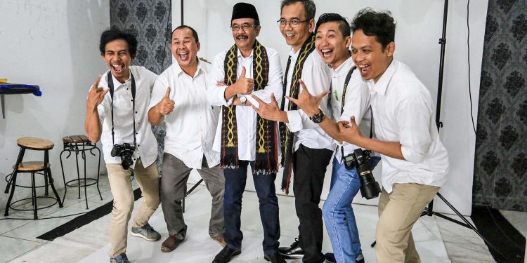 Photografer Mari Pro ‘Geleng Kepala’ Liat Sikap Djarot-Sihar Saat Photo Sesion