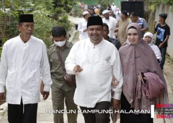Shalat Jumat di Kampung Muslimin, Warga Berlomba-lomba Menyalami Bang Hasim