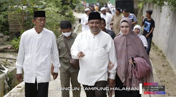 Shalat Jumat di Kampung Muslimin, Warga Berlomba-lomba Menyalami Bang Hasim