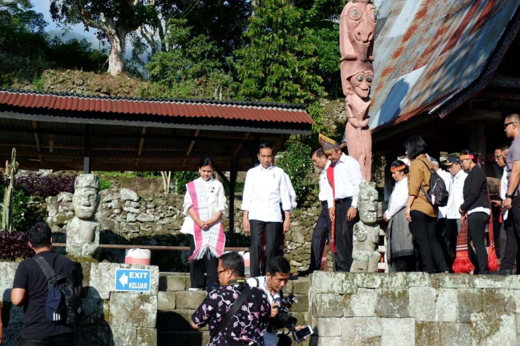 Jokowi Terbelalak, Iriana Ngeri Dengar Kisah Suku Batak Kanibal