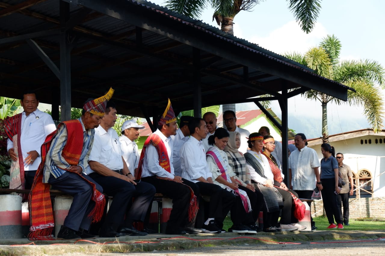 Jokowi Terbelalak, Iriana Ngeri Dengar Kisah Suku Batak Kanibal
