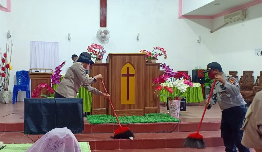 Sambut HUT ke -74 Bhayangkara, Polsek Siantar Utara Bakti Sosial di Gereja Pentakosta Indonesia