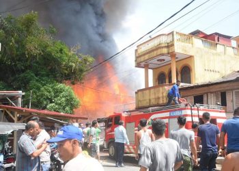 Sepuluh Hari Lagi Lebaran, Dua Belas Rumah Terbakar di Pasar Belakang Sibolga