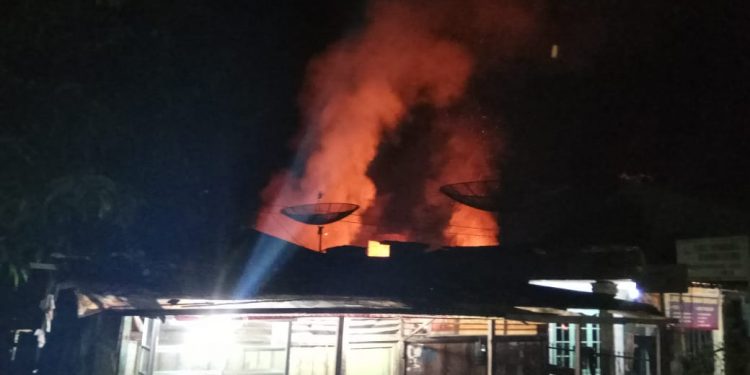 Istri Terduga Teroris Ahmad Husen Simatupang Ledakkan Bom Saat Penggerebekan di Sibolga Istri Terduga Teroris Ahmad Husen Simatupang Ledakkan Bom Saat Penggerebekan di Sibolga