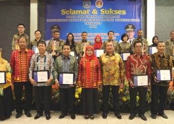 Usung UKM Tenun Ulos, Pemko Pematangsiantar Raih Penghargaan Produktivitas Siddhakarya 2018