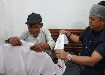 Kapolres Padang Sidempuan Bantu Seorang Pemulung yang Tinggal di Emperan Masjid