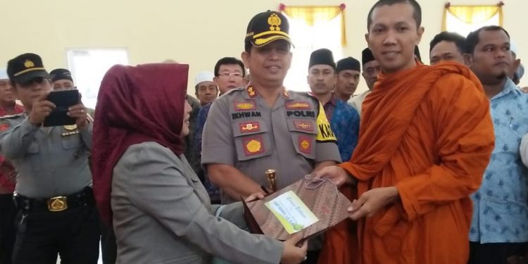Polres Pelabuhan Belawan Silaturahmi dengan Tokoh Masyarakat Lintas Adat dan Agama Polres Pelabuhan Belawan Silaturahmi dengan Tokoh Masyarakat Lintas Adat dan Agama