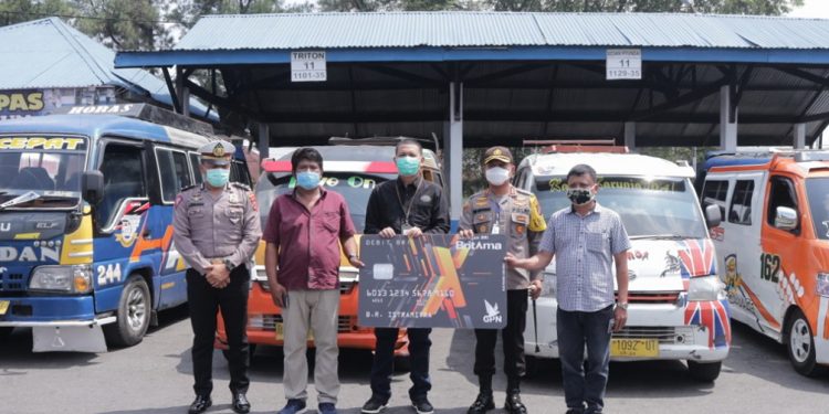 94 Supir Angkutan Umum Dapat Tabungan dari Kapolres Simalungun