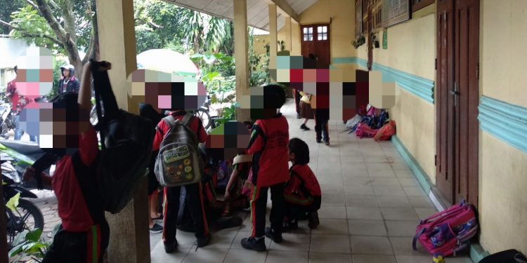 Tak Mau Baris, 6 Murid SD Dianiaya Guru Olahraga di Siantar Tak Mau Baris, 6 Murid SD Dianiaya Guru Olahraga di Siantar