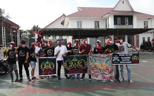 Gugus Tugas Percepatan Penanganan Covid-19 Siantar Terima Bantuan Sembako dari CV Obor dan Masker dari Slankers Gugus Tugas Percepatan Penanganan Covid-19 Siantar Terima Bantuan Sembako dari CV Obor dan Masker dari Slankers