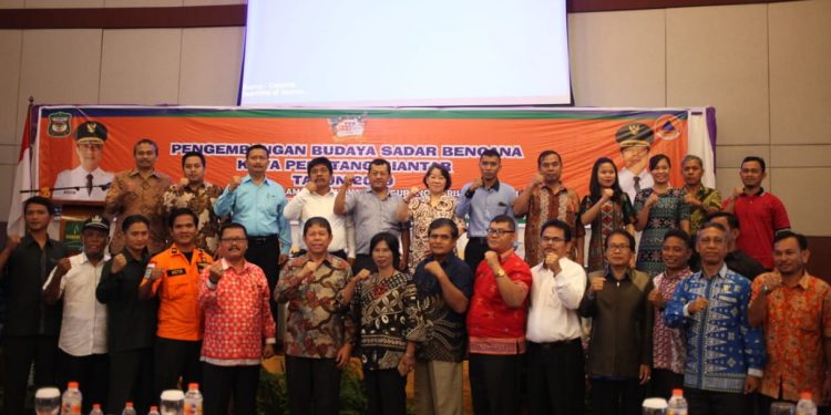 Siswa SMA di Siantar Diajak Siap Siaga Bencana Siswa SMA di Siantar Diajak Siap Siaga Bencana