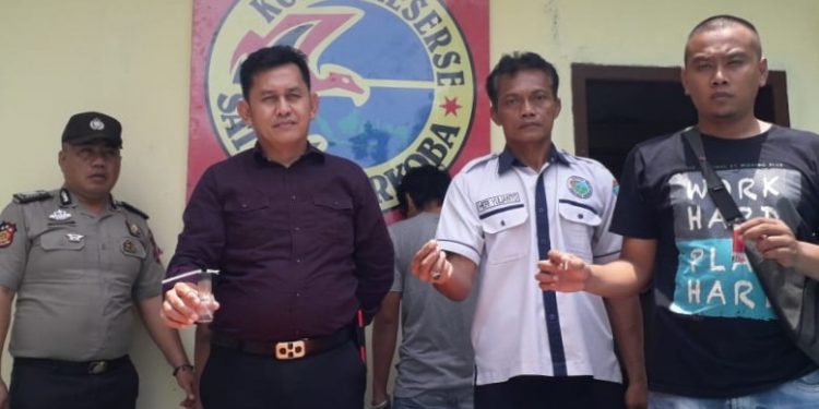 Kompak Nyabu, Sopir dan Kondektur Disikat Saat Berjudi... Kompak Nyabu, Sopir dan Kondektur Disikat Saat Berjudi...