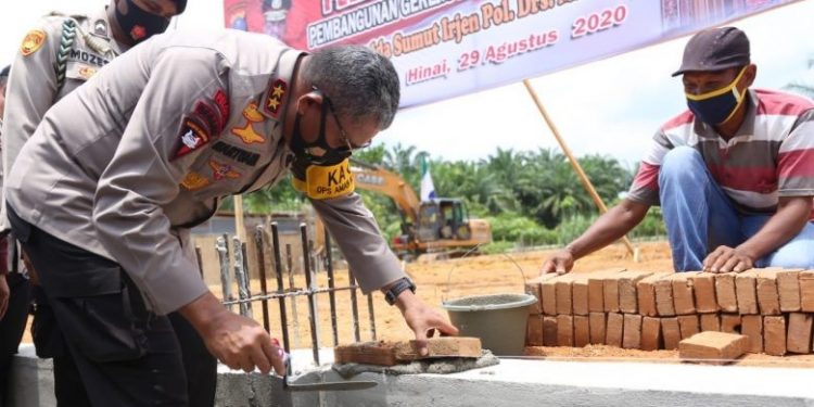 Irjen Pol Martuani Sormin Letakkan Batu Pertama Pembangunan Gereja Oikumene SPN Hinai