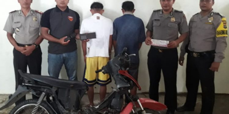 Dua Pelaku Pencurian Diamankan Polisi Beserta Sepedamotor Curiannya Dua Pelaku Pencurian Diamankan Polisi Beserta Sepedamotor Curiannya