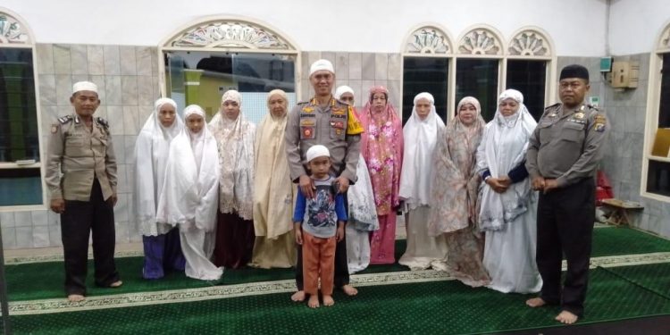 Kapolrestabes Medan Subuh Berjamaah di Masjid Jamik