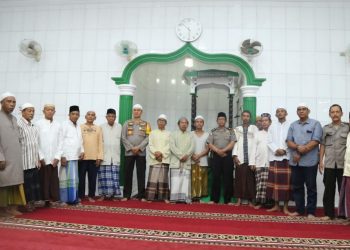 Kapolrestabes Medan Sholat Subuh Berjamaah di Masjid Al Ihsan