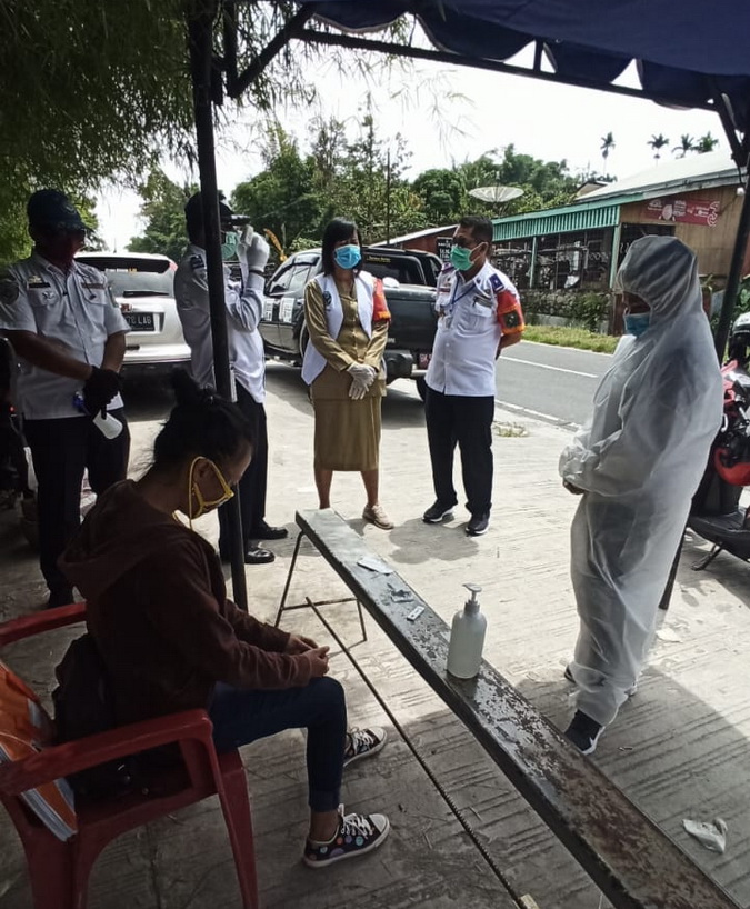 Suhu Tubuh 38,8 Derajat Celcius, Mahasiswi Asal Dairi Di-rapid Test di Perbatasan Simalungun Suhu Tubuh 38,8 Derajat Celcius, Mahasiswi Asal Dairi Di-rapid Test di Perbatasan Simalungun