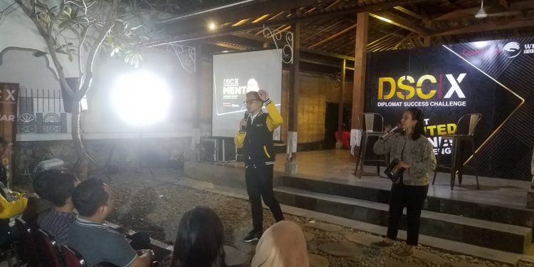 Michael Tampi dan Local Hero Asri Saraswati Berbagi Kiat Kewirausaan Diplomat Success Challenge Michael Tampi dan Local Hero Asri Saraswati Berbagi Kiat Kewirausaan Diplomat Success Challenge