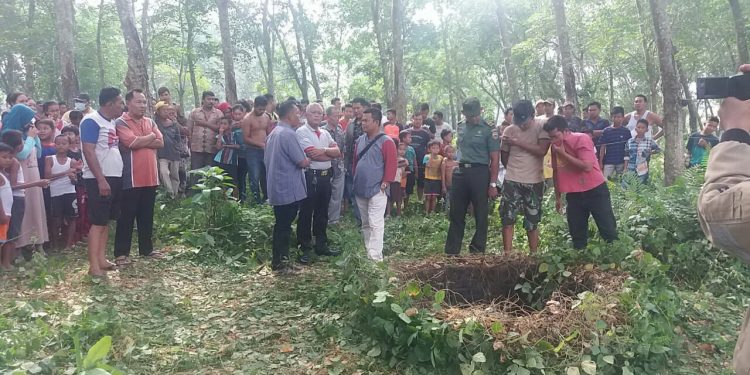 Penemuan Jasad Seorang Pria di Sumur Tua Gegerkan Warga Penemuan Jasad Seorang Pria di Sumur Tua Gegerkan Warga