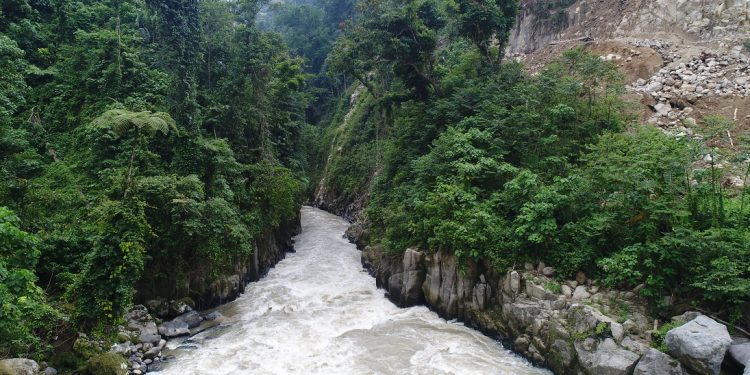 Excavator dan Operatornya, Akuan Ritonga Masuk Jurang lalu Terjun ke Sungai Batang Toru