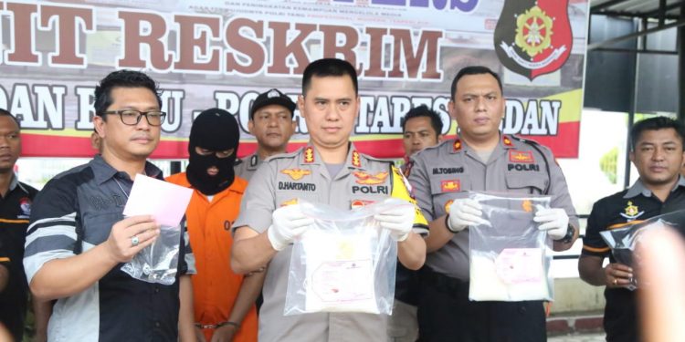 Berusaha Kabur, Darma Sugita Ditembak. 1,5 Kilo Sabu Diamankan Berusaha Kabur, Darma Sugita Ditembak. 1,5 Kilo Sabu Diamankan