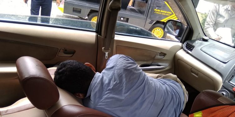 Supir Taksi 'Gelap', Meninggal di Dalam Mobilnya