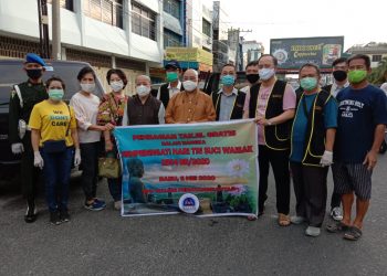 Walubi Siantar Bagikan Takjil di Jalan Sutomo