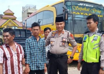 Arbinta Ginting Supir Bus Maut Sutra Meyerahkan Diri Ke Mapolsek Pancur Batu