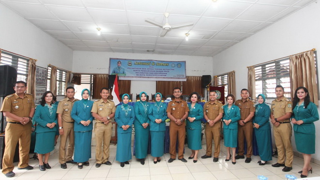 Syahputri Hefriansyah Lantik Ketua TP PKK Kecamatan dan Kelurahan Syahputri Hefriansyah Lantik Ketua TP PKK Kecamatan dan Kelurahan