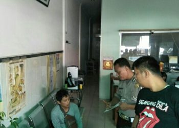 Tabrak Angkot, Sales Perabot Masuk Rumah Sakit