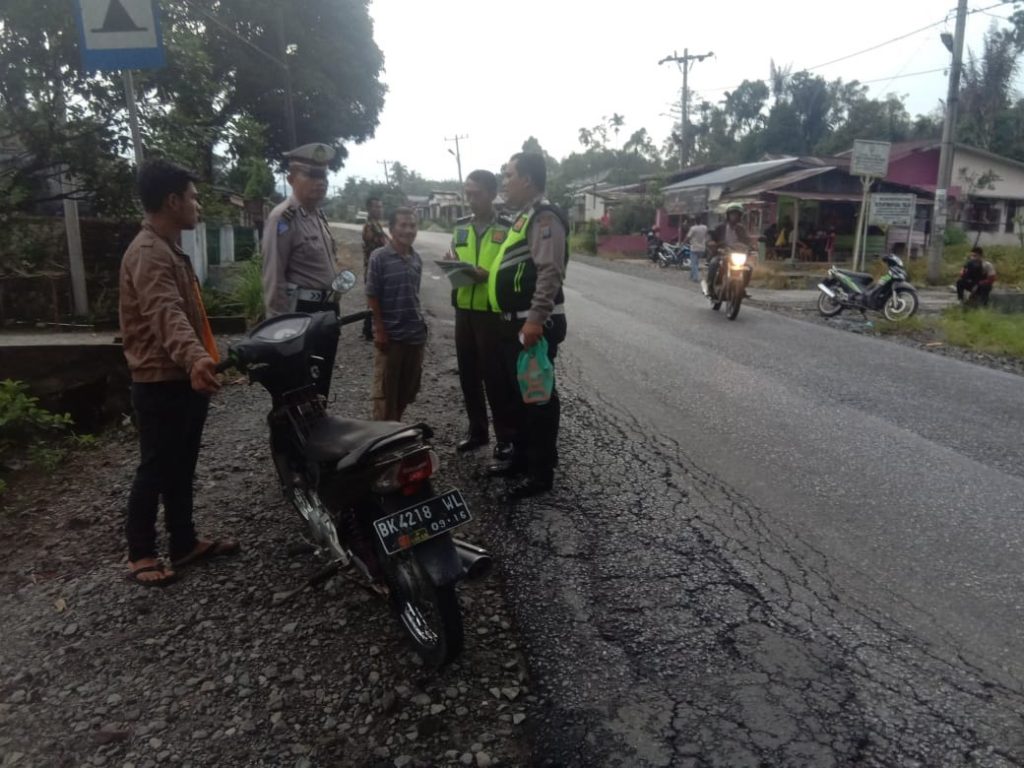 Kecelakaan Mobil Rombongan Asal Padang di Jalan Siantar-Parapat Merenggut Korban Jiwa Kecelakaan Mobil Rombongan Asal Padang di Jalan Siantar-Parapat Merenggut Korban Jiwa