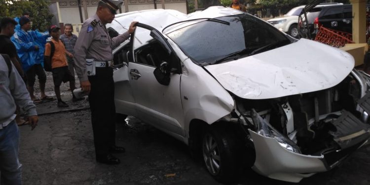 Kecelakaan Mobil Rombongan Asal Padang di Jalan Siantar-Parapat Merenggut Korban Jiwa Kecelakaan Mobil Rombongan Asal Padang di Jalan Siantar-Parapat Merenggut Korban Jiwa
