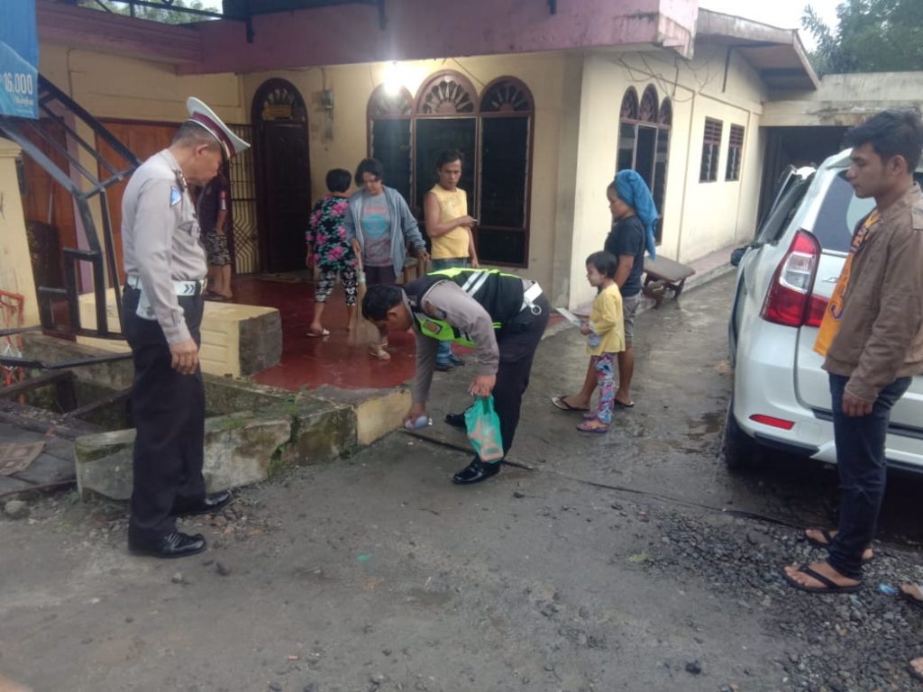 Kecelakaan Mobil Rombongan Asal Padang di Jalan Siantar-Parapat Merenggut Korban Jiwa Kecelakaan Mobil Rombongan Asal Padang di Jalan Siantar-Parapat Merenggut Korban Jiwa