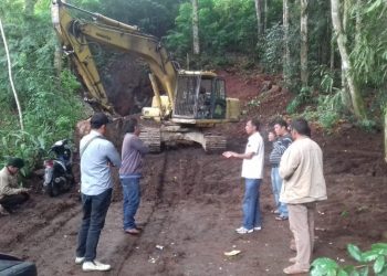 Seratusan Warga Simpang Bage Hadang Penambangan di Kaki Gunung Sipiso-piso
