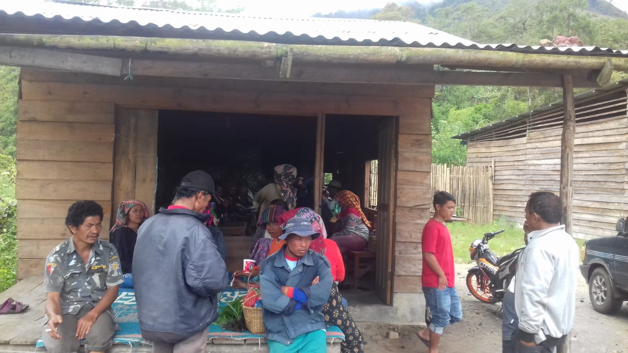 Seratusan Warga Simpang Bage Hadang Penambangan di Kaki Gunung Sipiso-piso