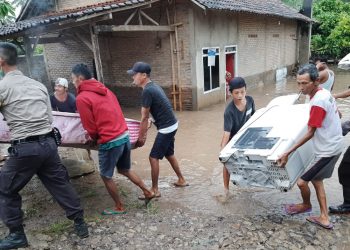 Sungai Way Kandis Meluap, Rumah warga di Talang Padang Terendam Banjir