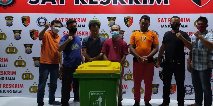 Gomgom Siregar dan Dua Pegawai RSUD Dr Tengku Mansyur Tanjungbalai Ditangkap atas Kasus Pencurian Obat Gomgom Siregar dan Dua Pegawai RSUD Dr Tengku Mansyur Tanjungbalai Ditangkap atas Kasus Pencurian Obat